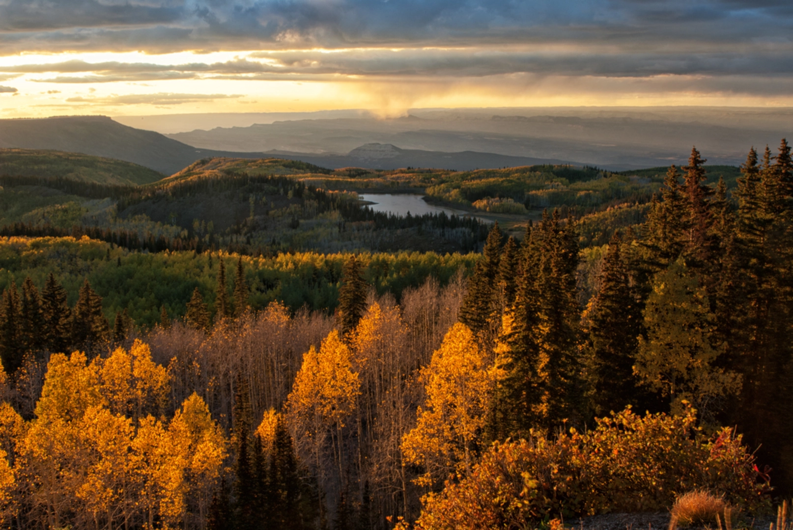 An image depicting the trail Crag Crest National Recreation Trail and its surrounding area.