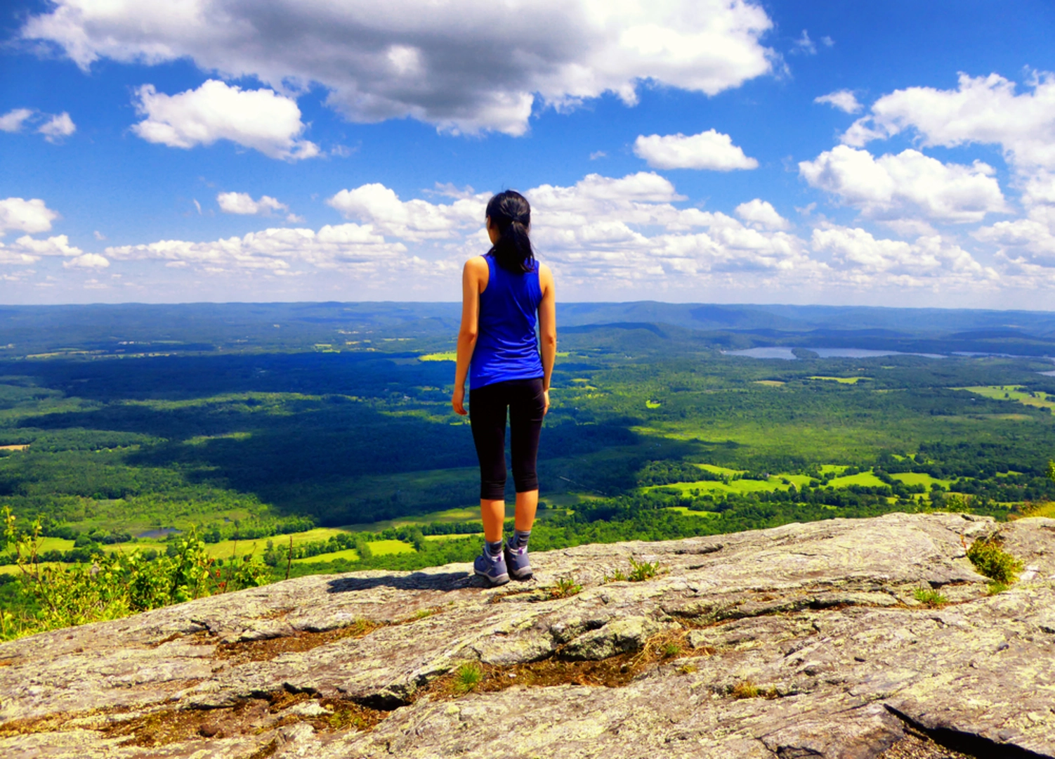 An image depicting the trail Jug End to Bear Mountain via Appalachian Trail and its surrounding area.