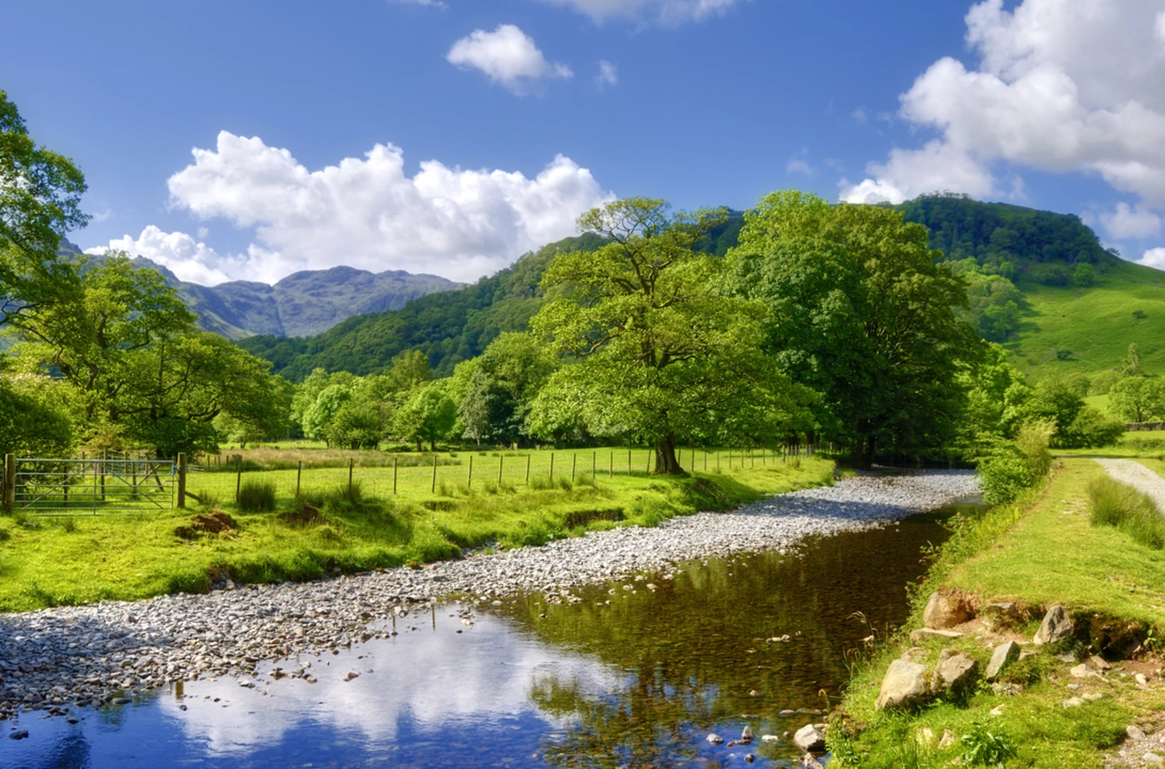 An image depicting the trail Castle Crag and its surrounding area.
