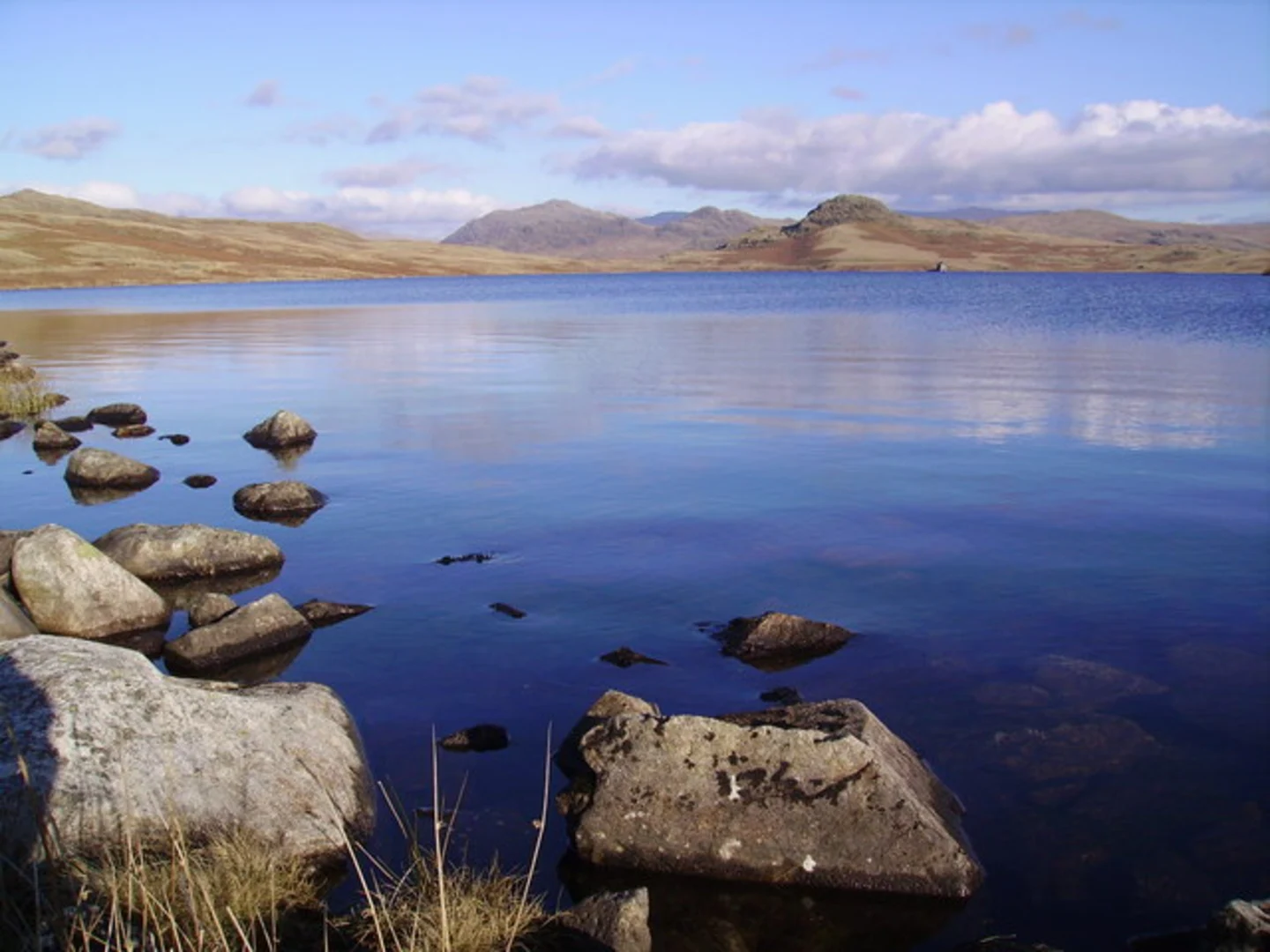An image depicting the trail Devoke Water Walk and its surrounding area.