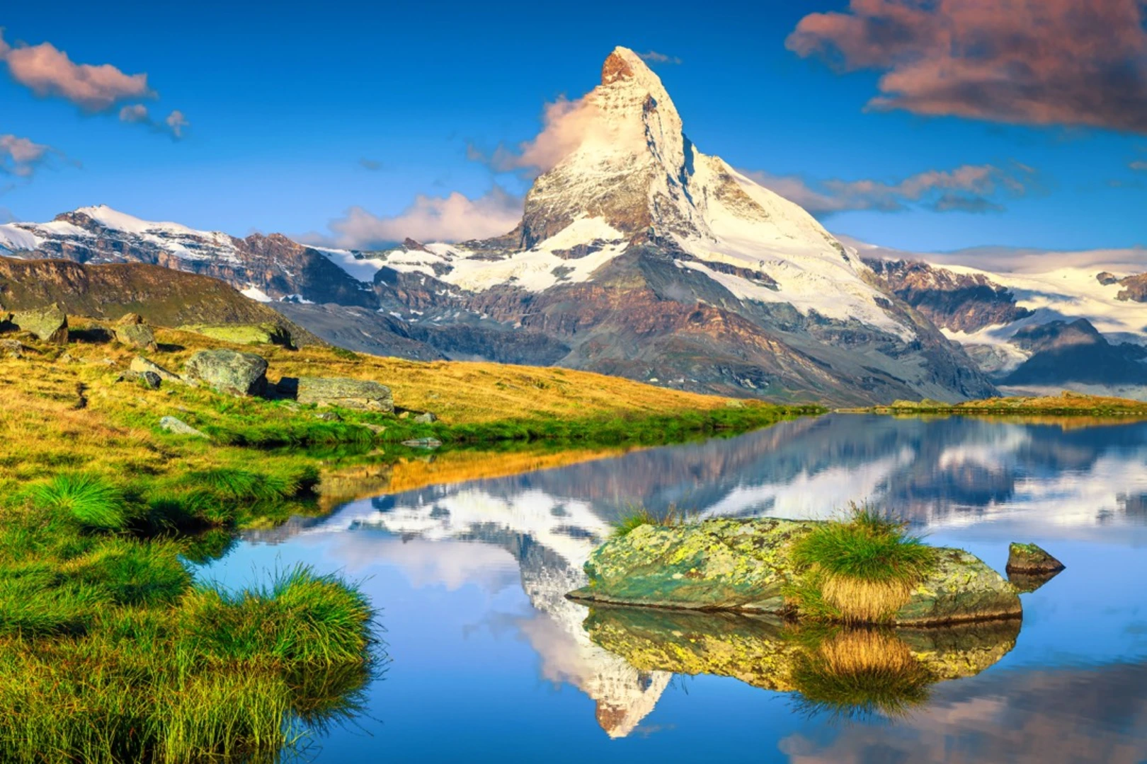 An image depicting the trail Chamonix to Zermatt - Haute Route and its surrounding area.