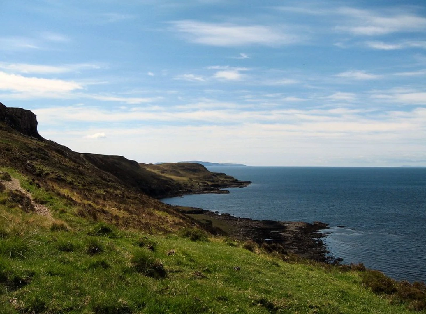 An image depicting the trail Loch Brittle to Loch Eynort Loop and its surrounding area.