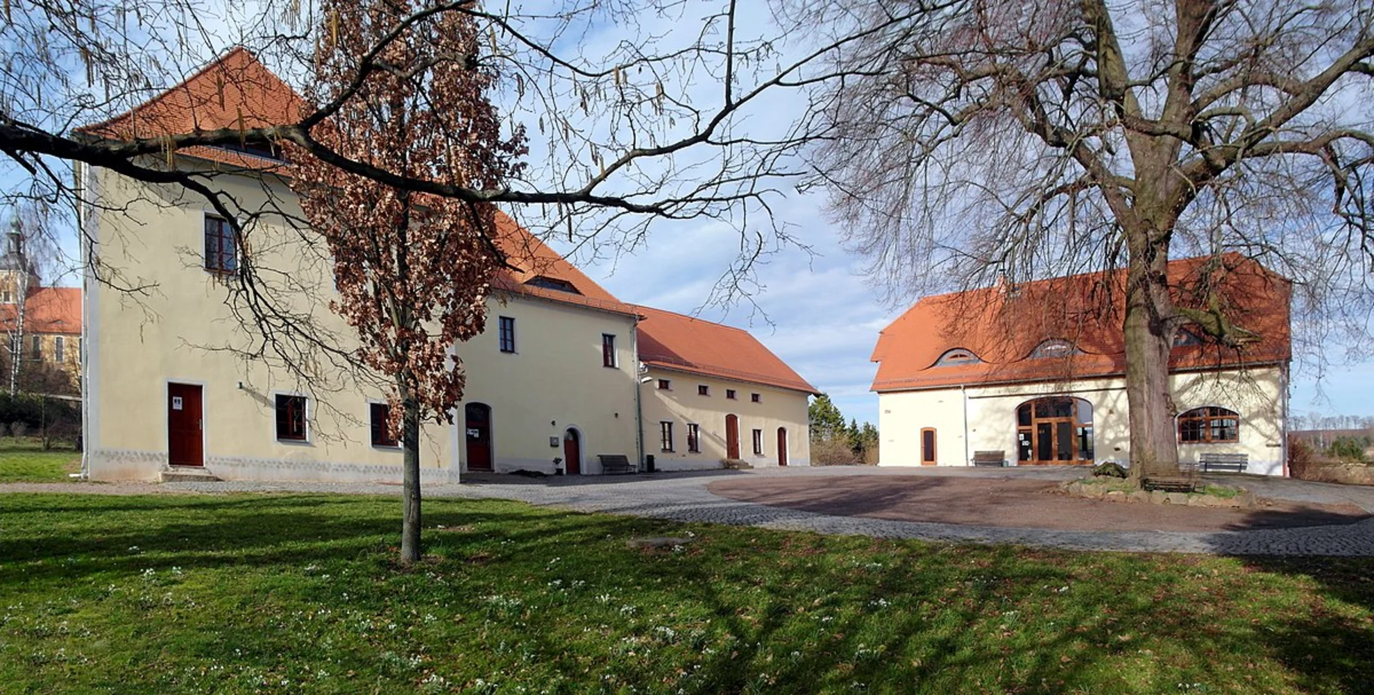 An image depicting the trail Eifelblick Am Roester via Jahrhunderweg and its surrounding area.