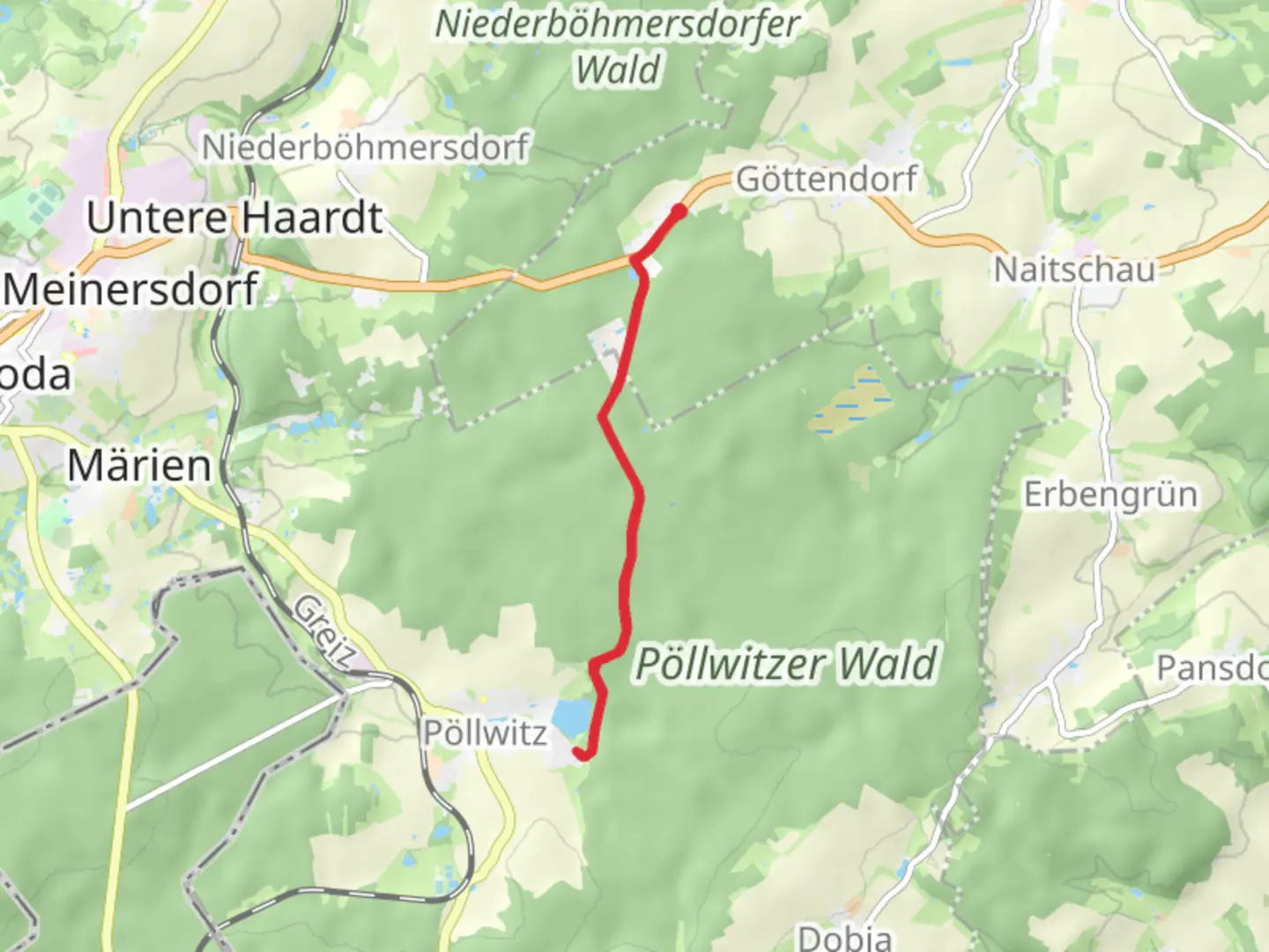 An image depicting the trail Naturlehrpfad Pöllwitzer Teich and its surrounding area.