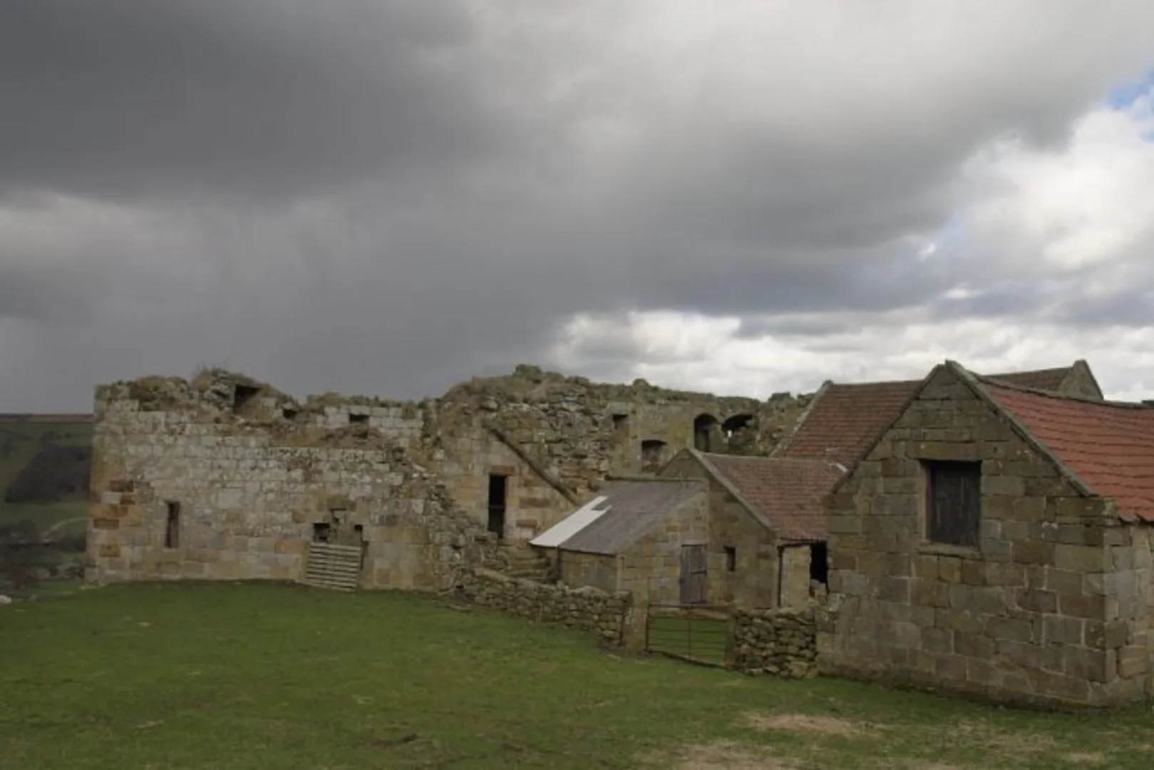 An image depicting the trail Danby Castle Walk and its surrounding area.