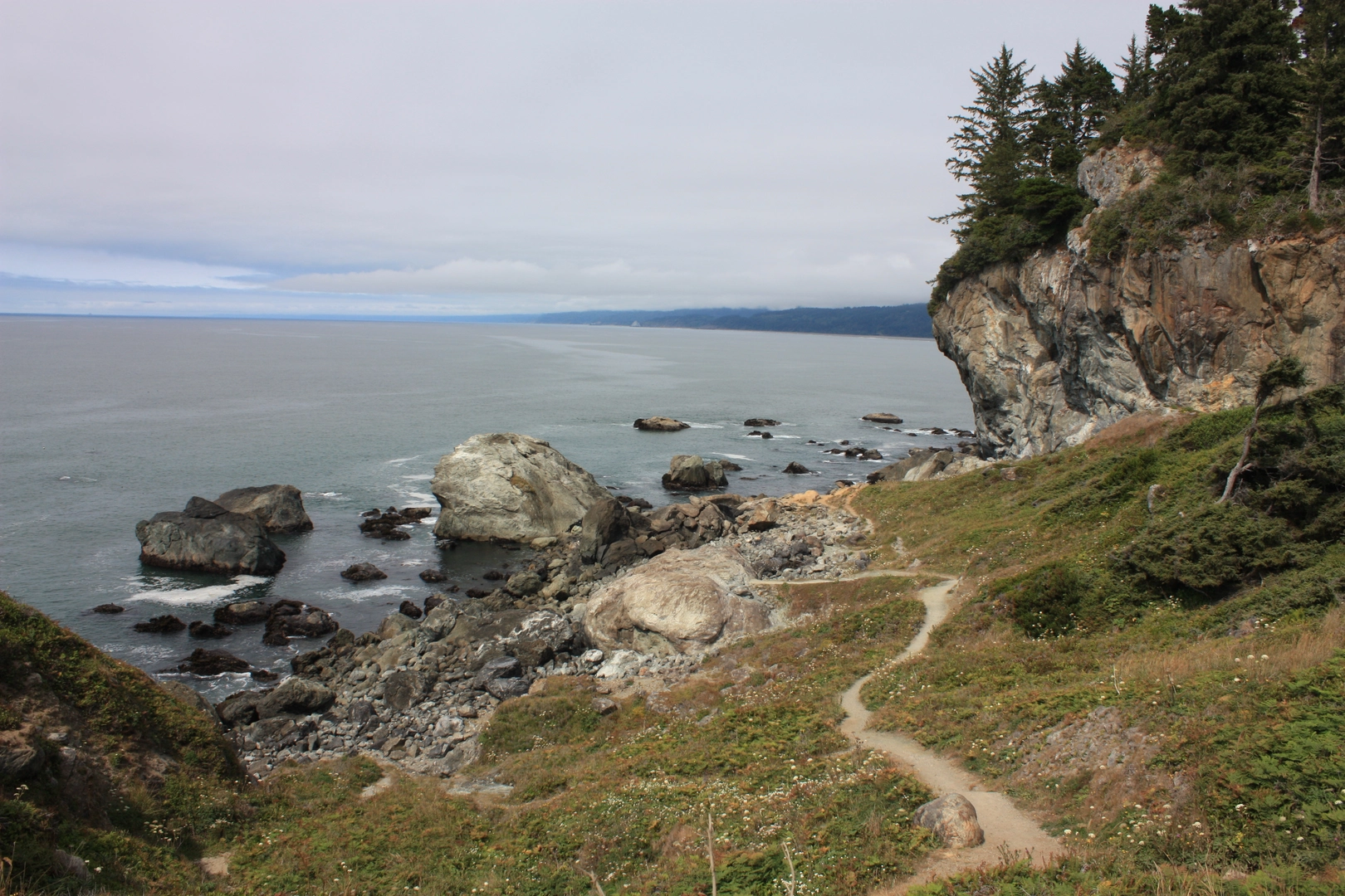 An image depicting the trail Wedding Rock and its surrounding area.
