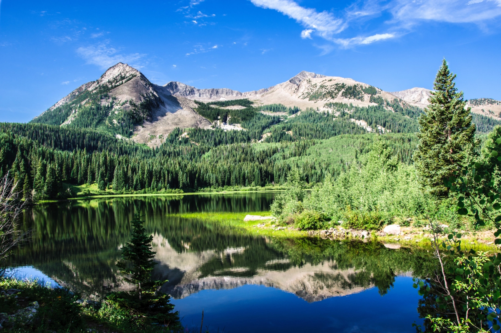 An image depicting the trail Three Lakes Trail and its surrounding area.