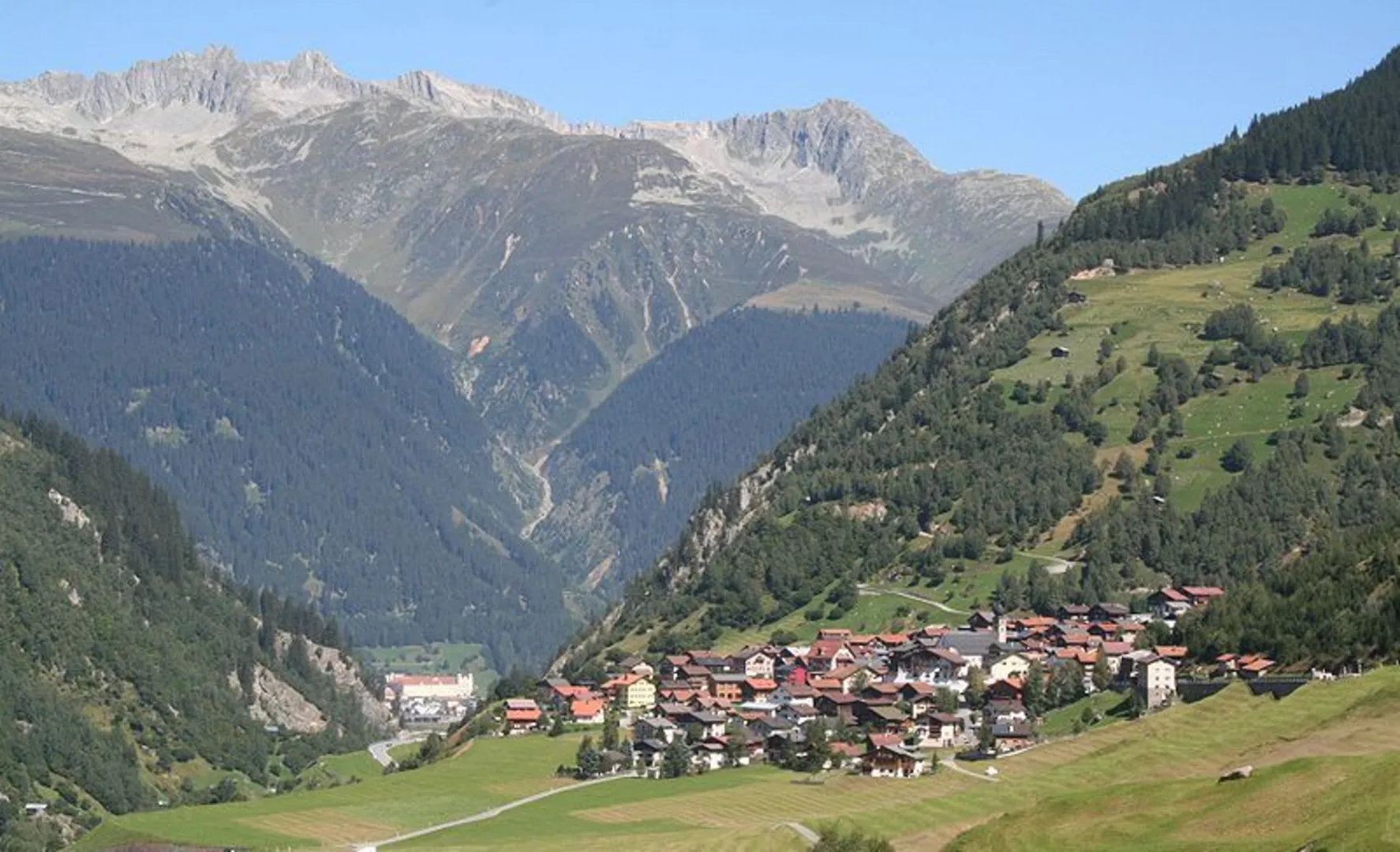 An image depicting the trail Curaglia Loop Trail and its surrounding area.