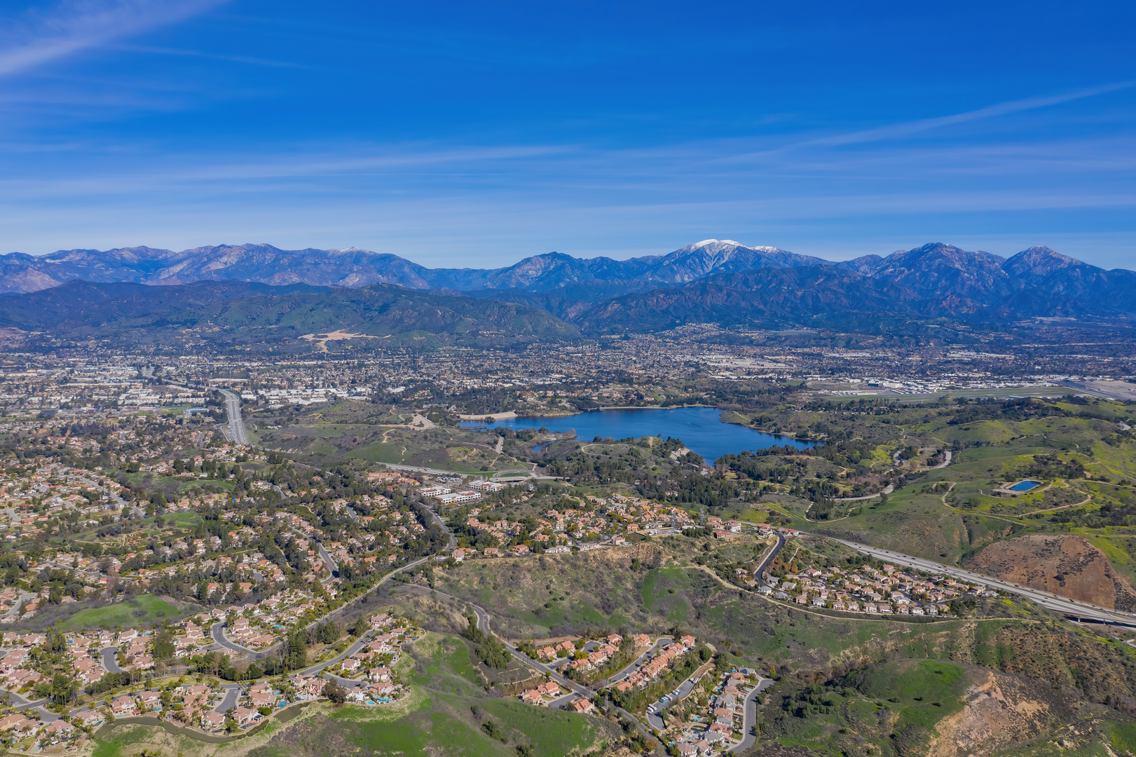 An image depicting the trail Puddingstone Reservoir South Shore Loop and its surrounding area.