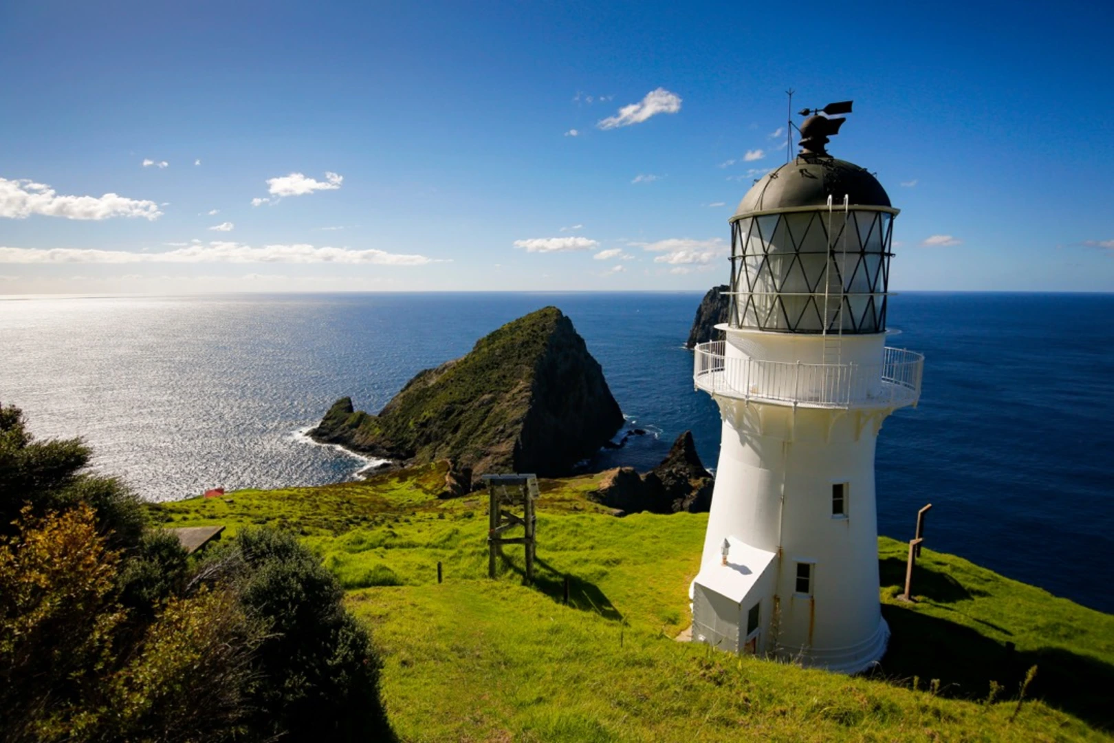 An image depicting the trail Cape Brett Track and its surrounding area.