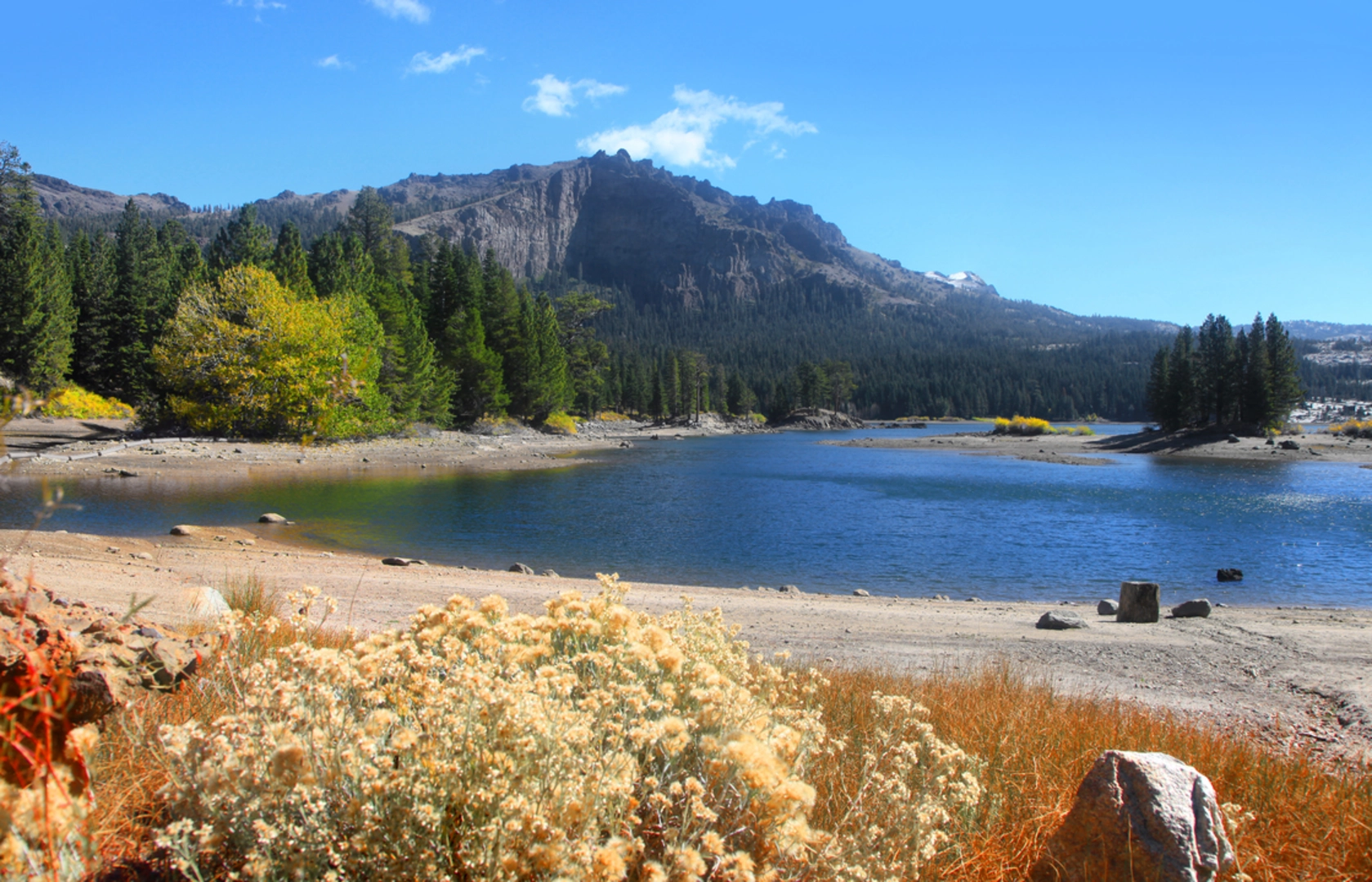 An image depicting the trail Lake Margaret Trail and its surrounding area.