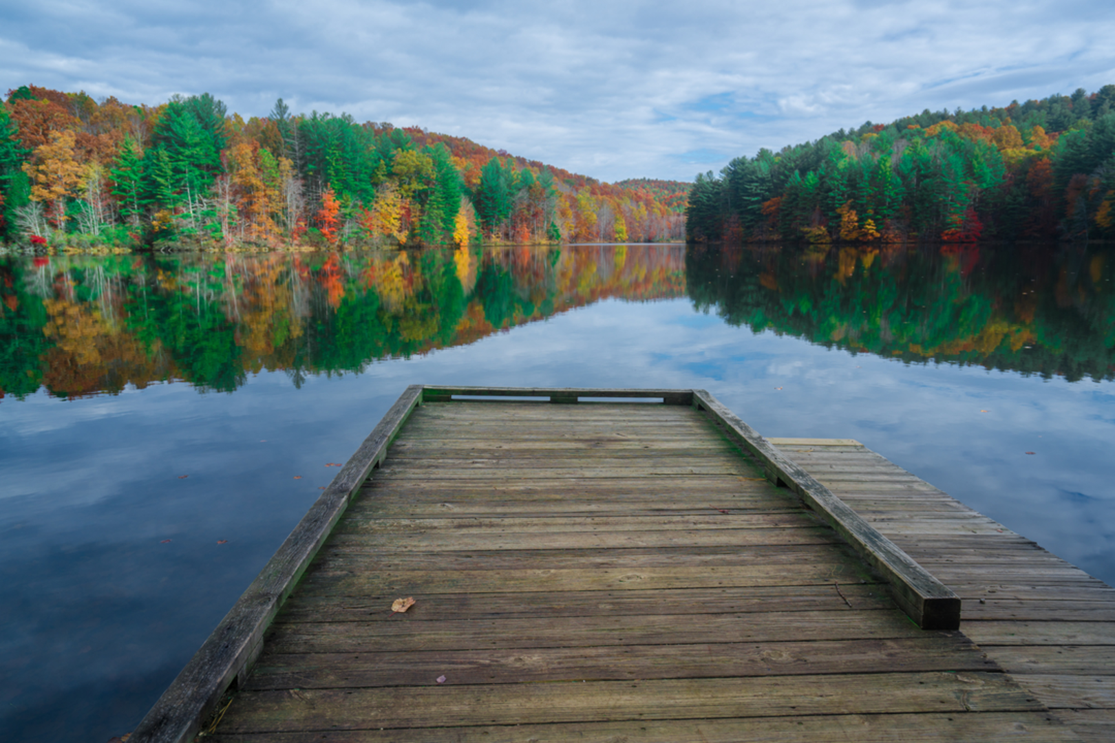 An image depicting the trail Fawn Lake - Julia Lake Loop and its surrounding area.