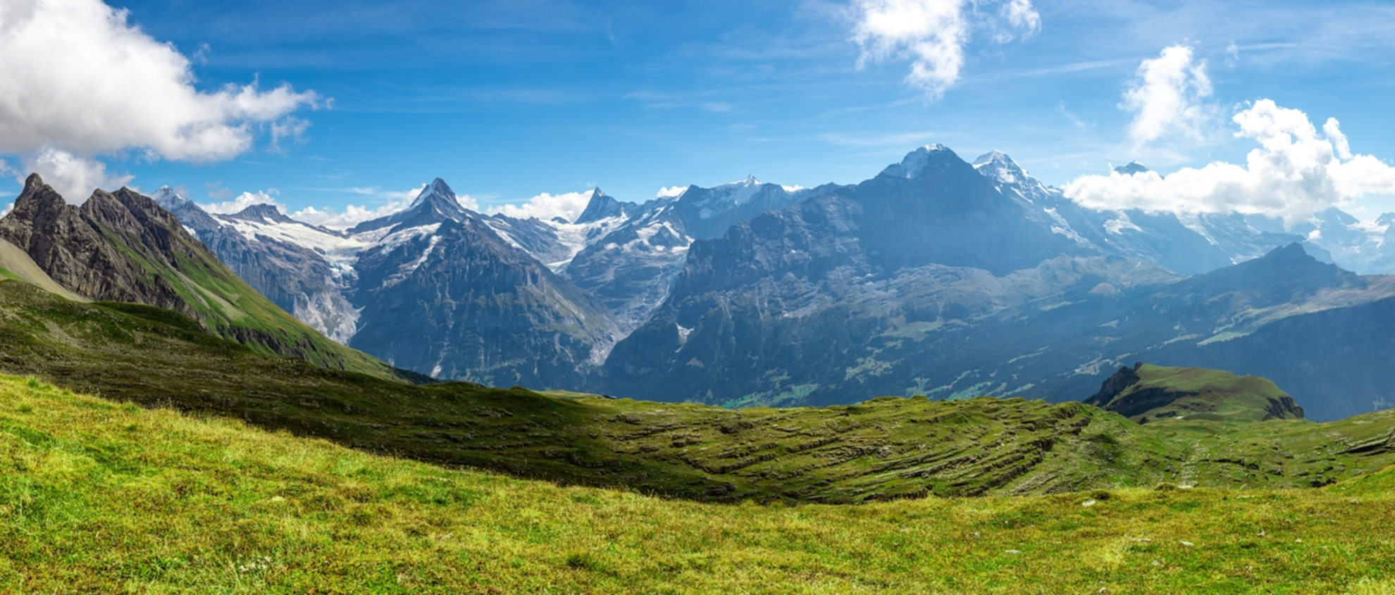 An image depicting the trail Grindelwald - Unterer Lauchbühl - Grosse Scheidegg No 21 and its surrounding area.