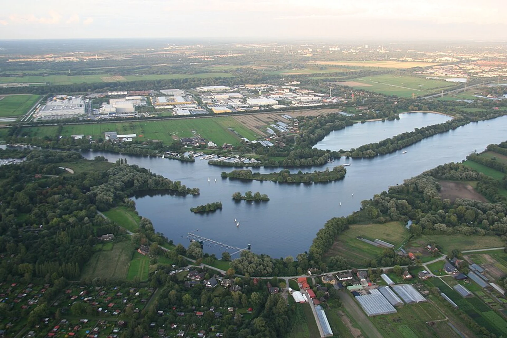 An image depicting the trail Eichbaumsee and Dove Elbe Loop and its surrounding area.