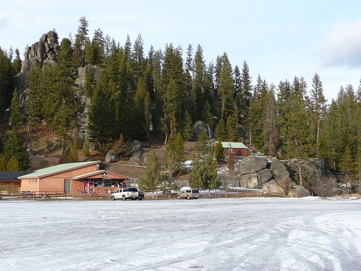 An image depicting the trail Lee Ridge Trail and its surrounding area.