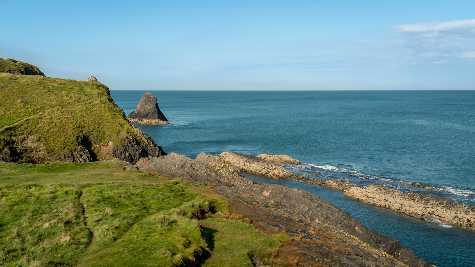 An image depicting the trail Pwllygranant and Cebwr Bay from Moylgrove and its surrounding area.