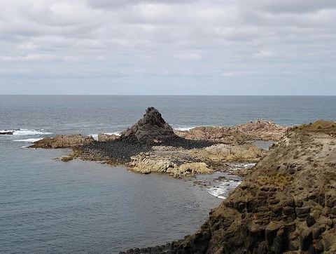 Pyramid Rock to Berrys Beach Return Walk