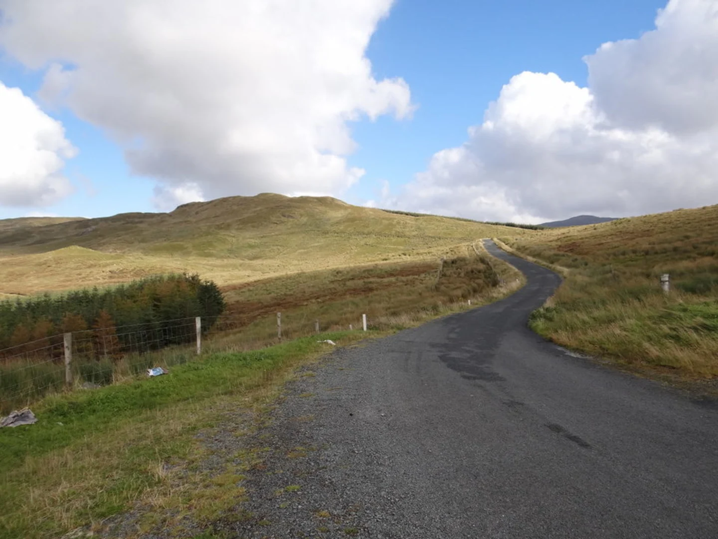 An image depicting the trail Buailte Pádraig from Hillhead and its surrounding area.
