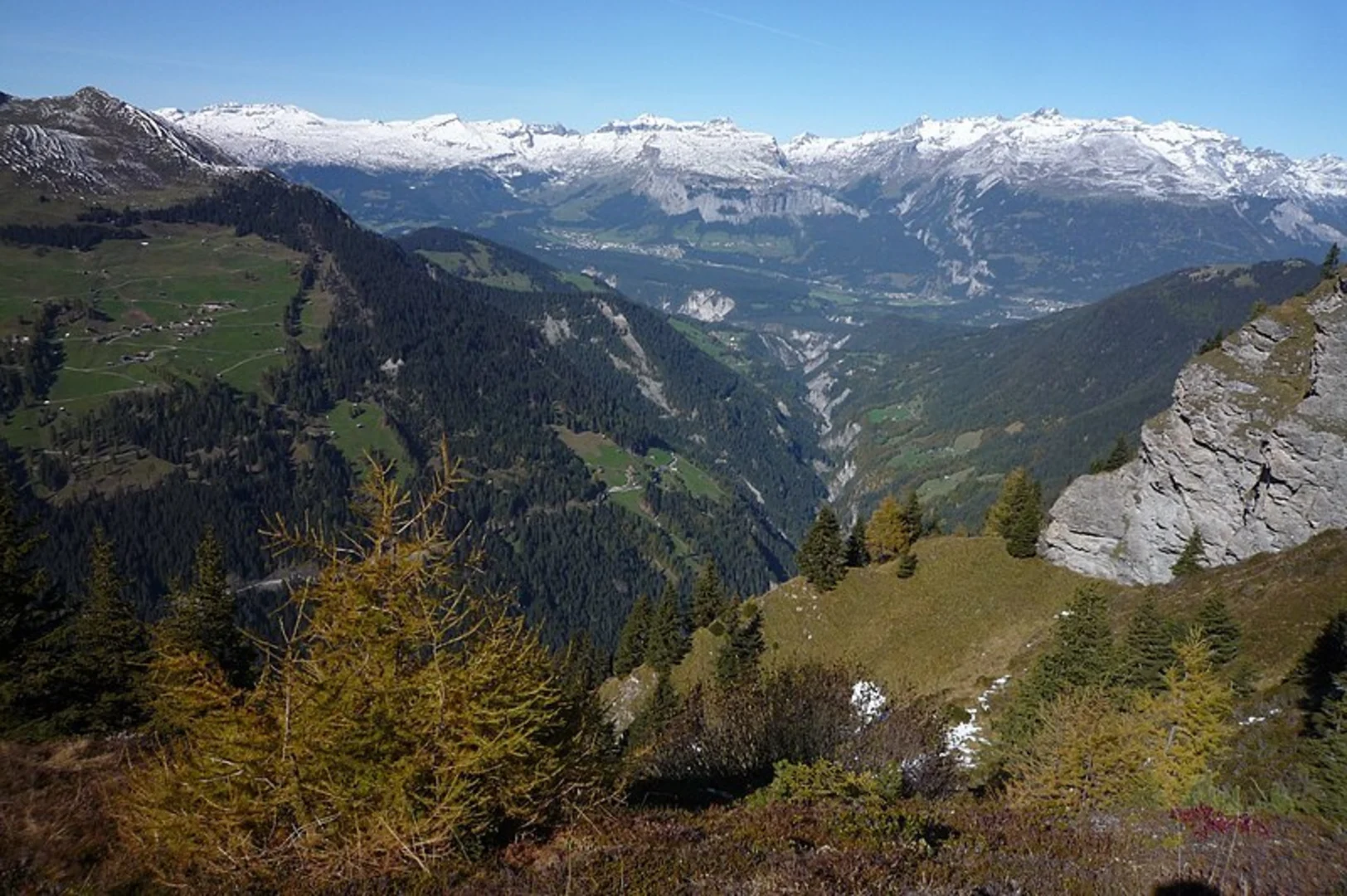 An image depicting the trail Tenner Chrüz and its surrounding area.