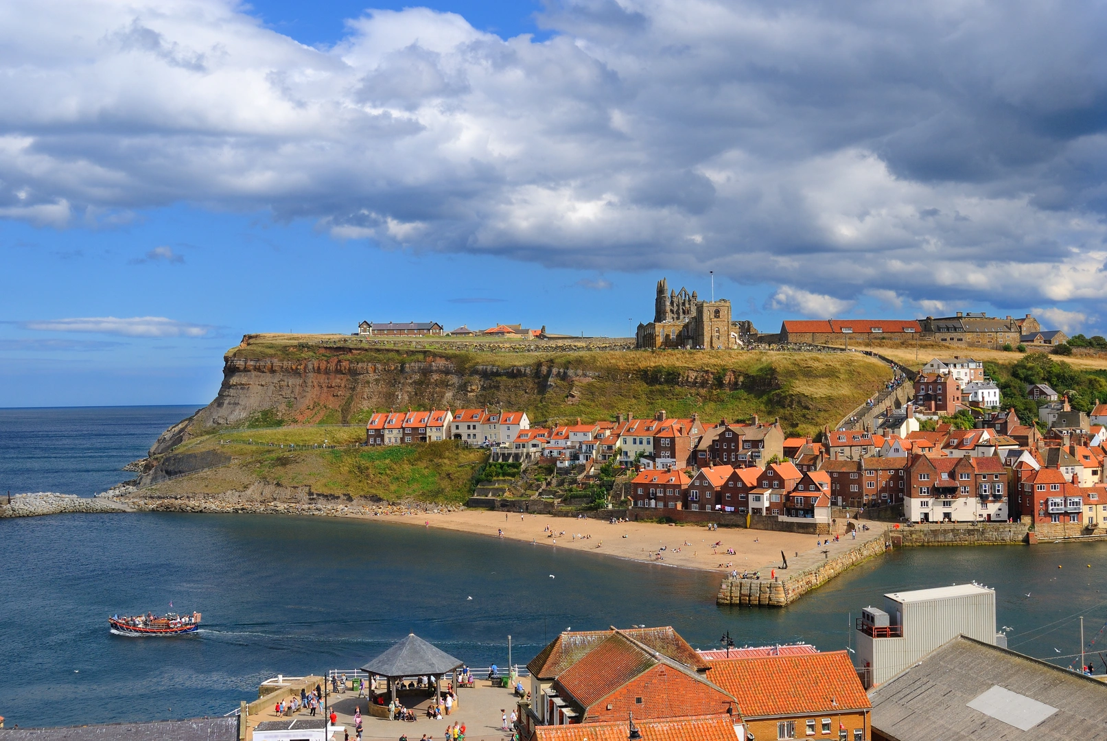 An image depicting the trail Whitby Abbeylands Walk and its surrounding area.
