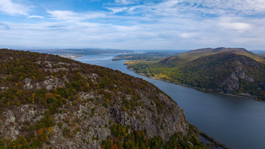 Breakneck Ridge and Sugarloaf Mountain via Undercliff Trail
