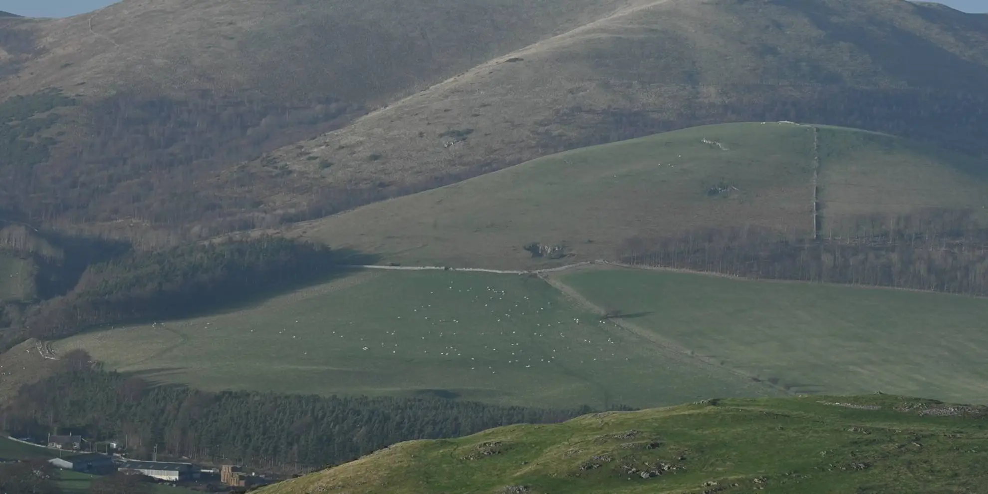 An image depicting the trail Kirknewton Hillfort Trail and its surrounding area.