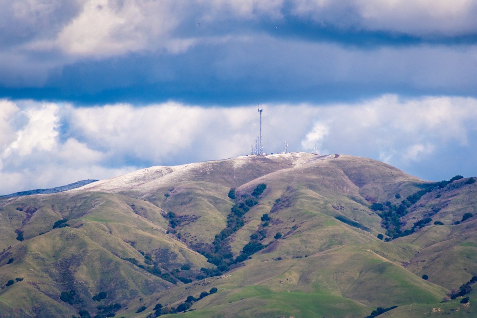 An image depicting the trail Monument Peak Trail and its surrounding area.