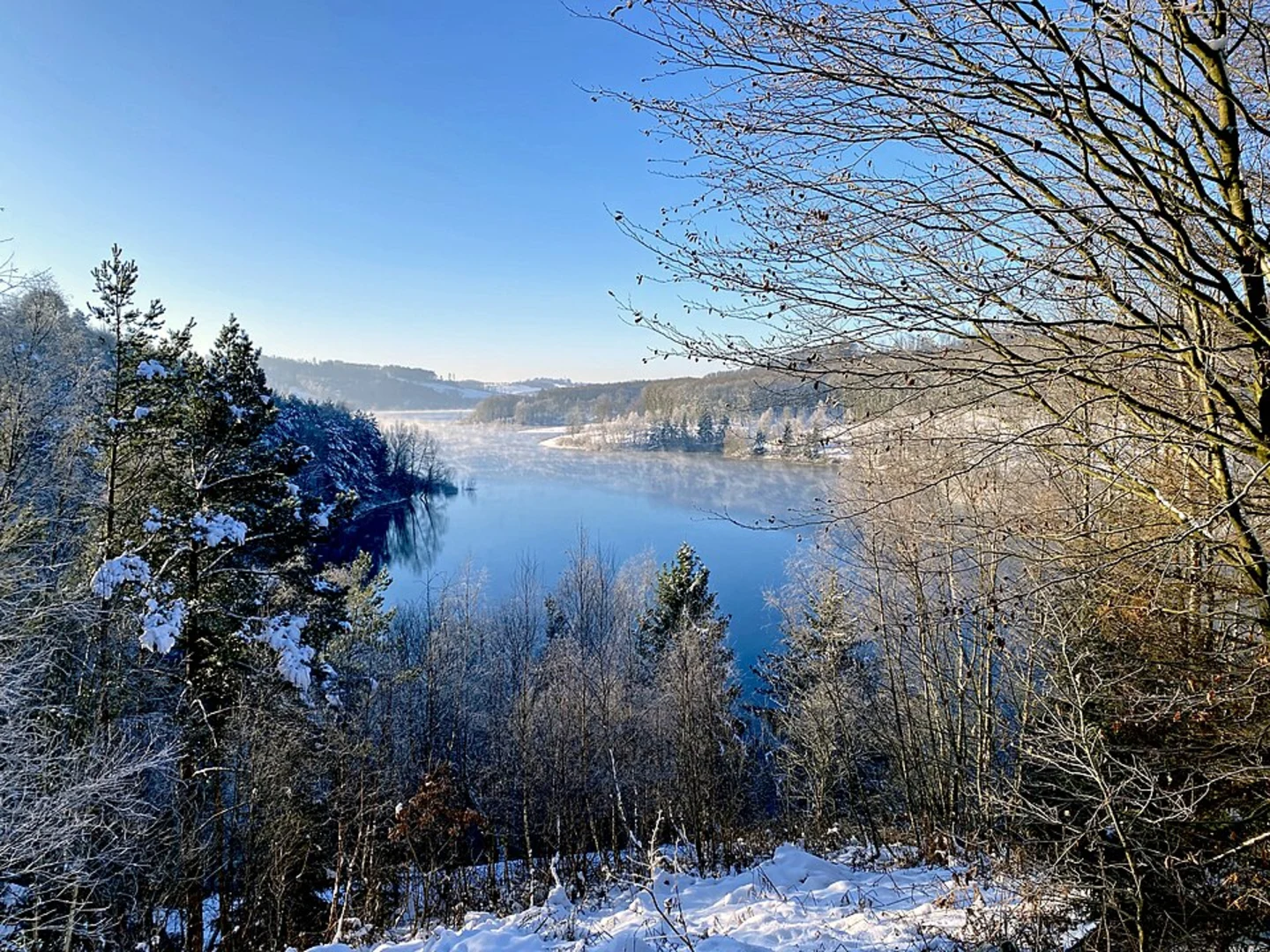 An image depicting the trail Große Dhünn-Talsperre and Dabringhausen Loop via D2 Uber Berg und Tal and its surrounding area.