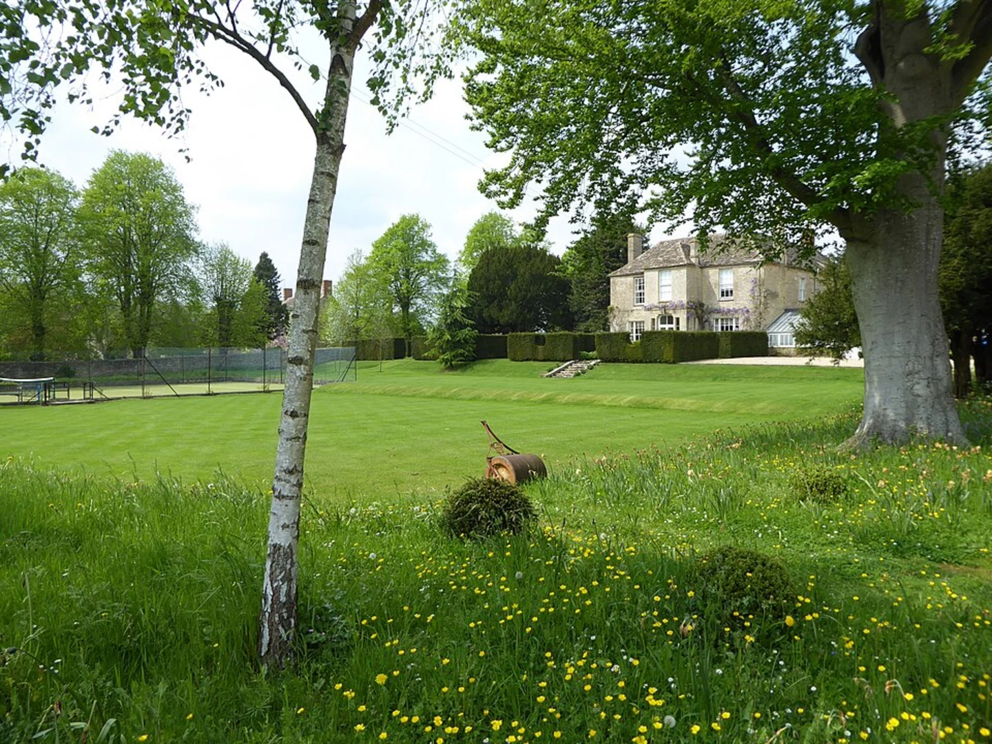 An image depicting the trail Preston, Dymock and Broom's Green Loop and its surrounding area.