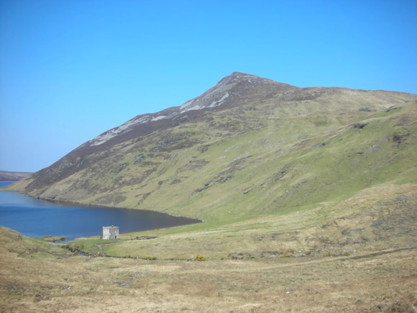 An image depicting the trail Aghla Beg and Agla More Loop from Lough Altan and its surrounding area.