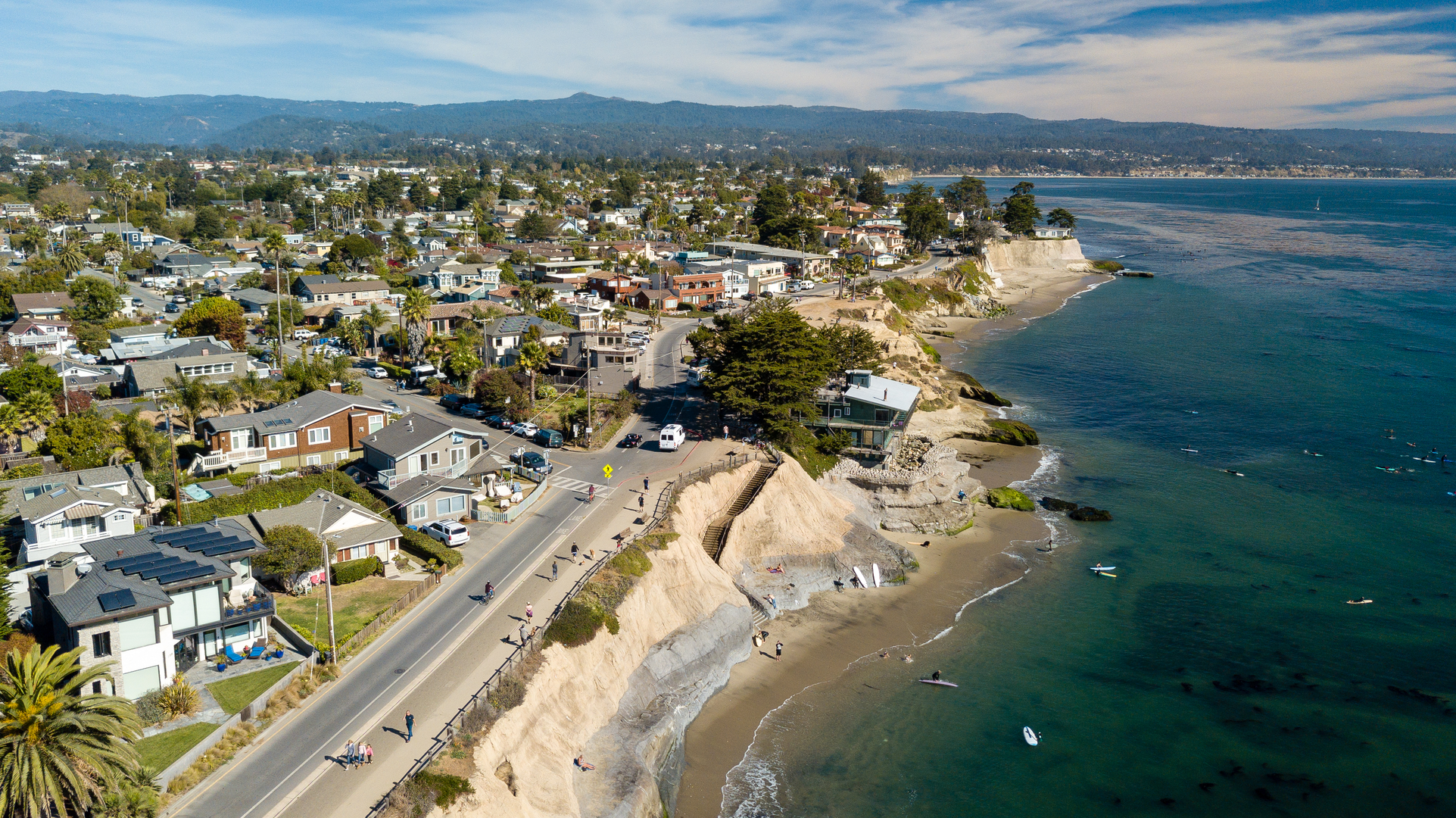 An image depicting the trail Pleasure Point Beach County Park Trail and its surrounding area.
