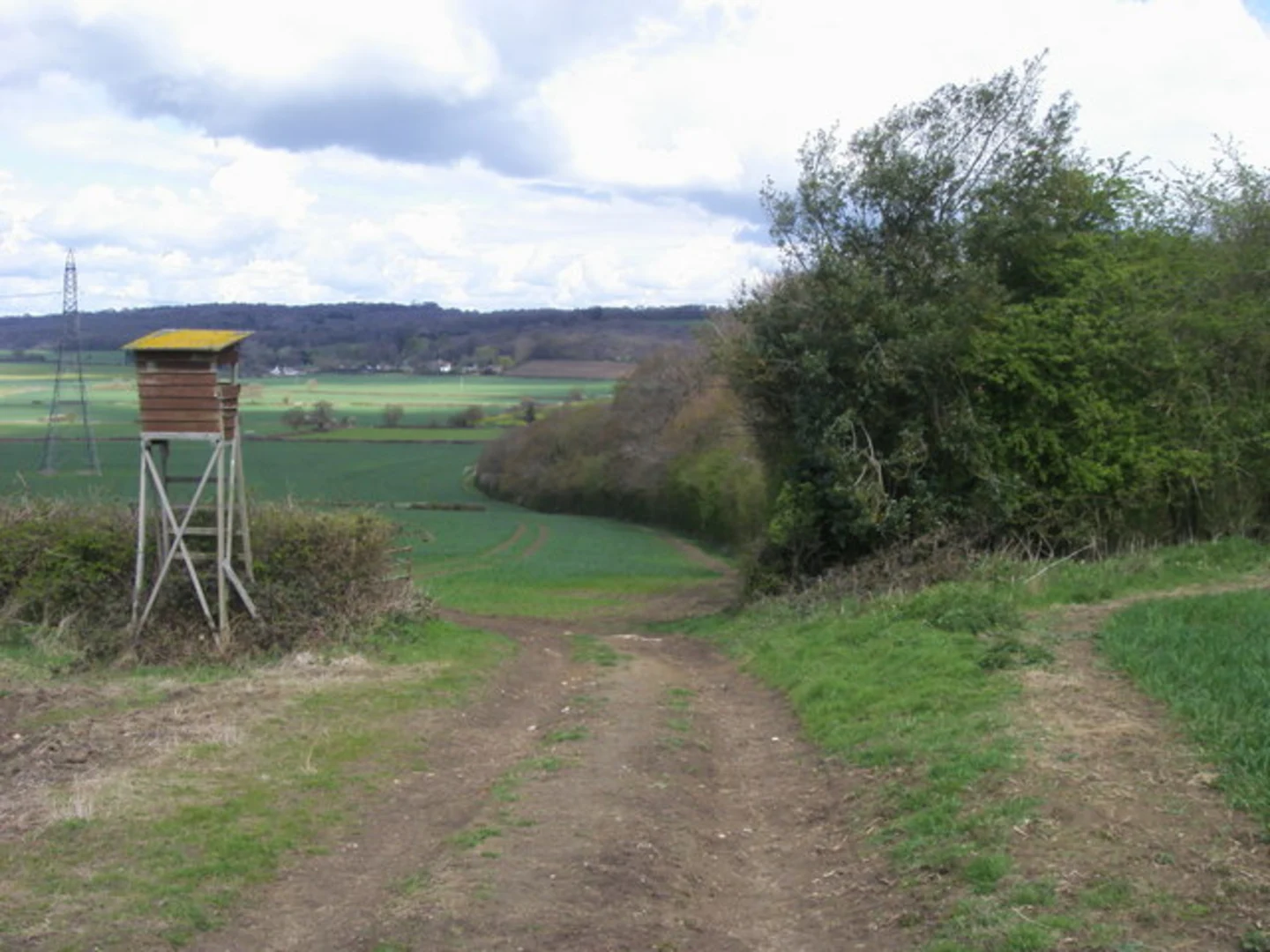 An image depicting the trail Castle Hill and Oxford Green Belt Way and its surrounding area.