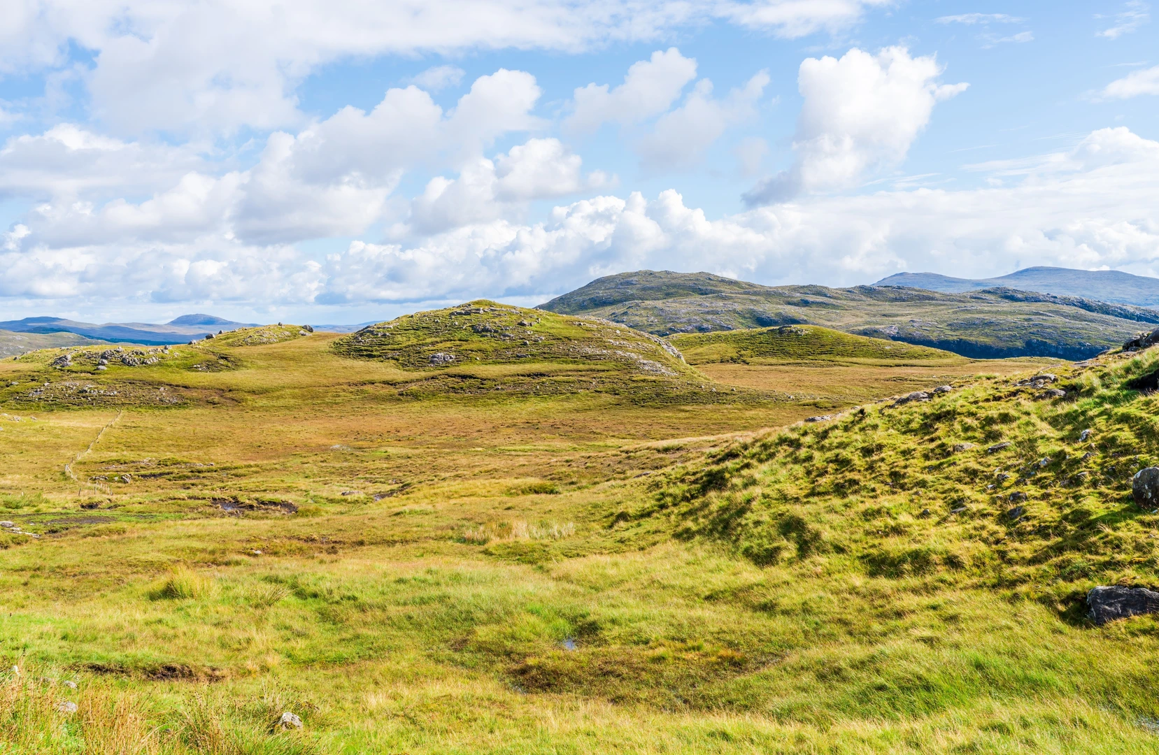An image depicting the trail Gillaval Dubh, Giolabhal Glas, Beinn na Teanga, Sron a' Sgaoth and Loch a' Siar Loop and its surrounding area.