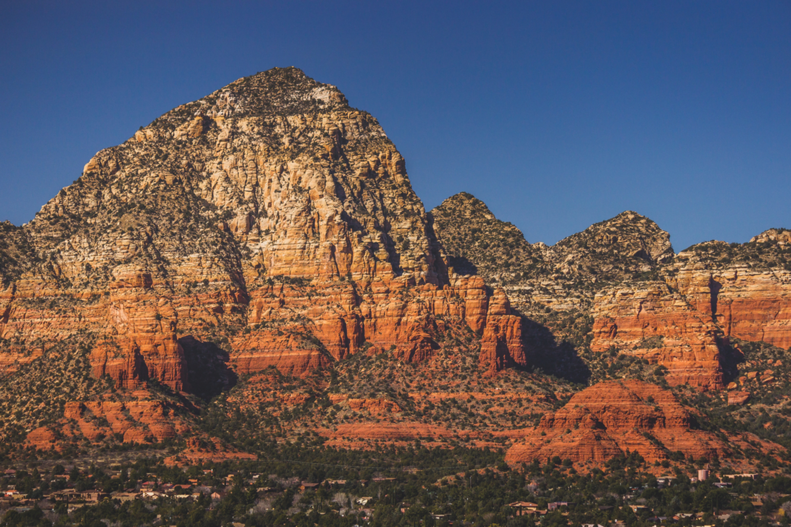 An image depicting the trail Tea Cup Trail and its surrounding area.