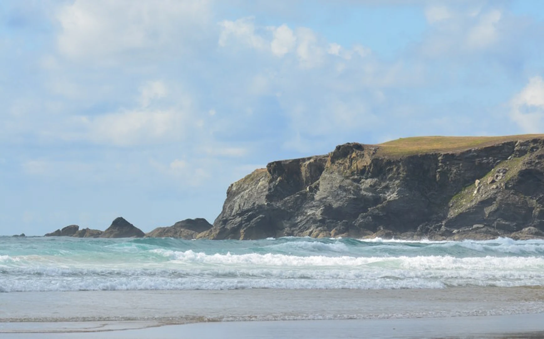 An image depicting the trail Bedruthan Steps Walk and its surrounding area.