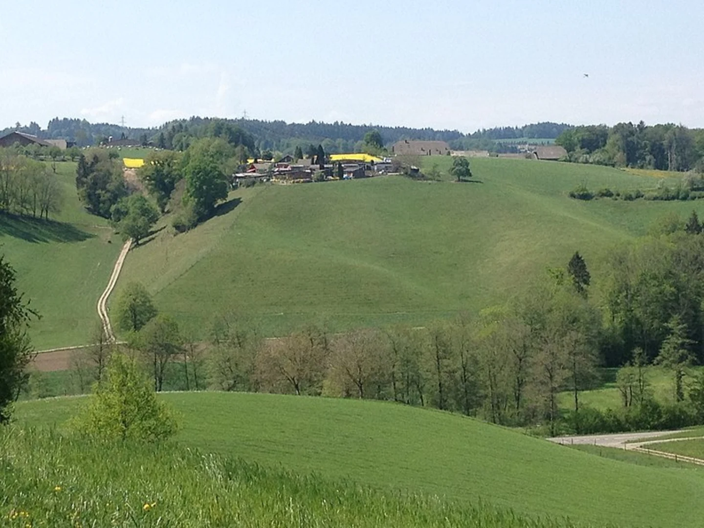 An image depicting the trail Rundwanderung Altbüron - Melchnau and its surrounding area.