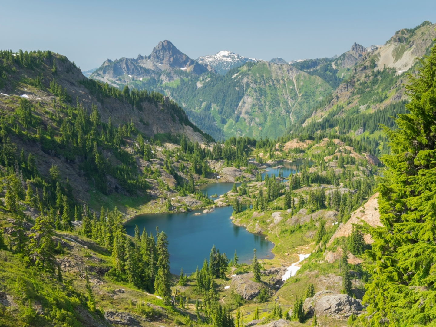An image depicting the trail Rachel and Rampart Lakes Trail and its surrounding area.