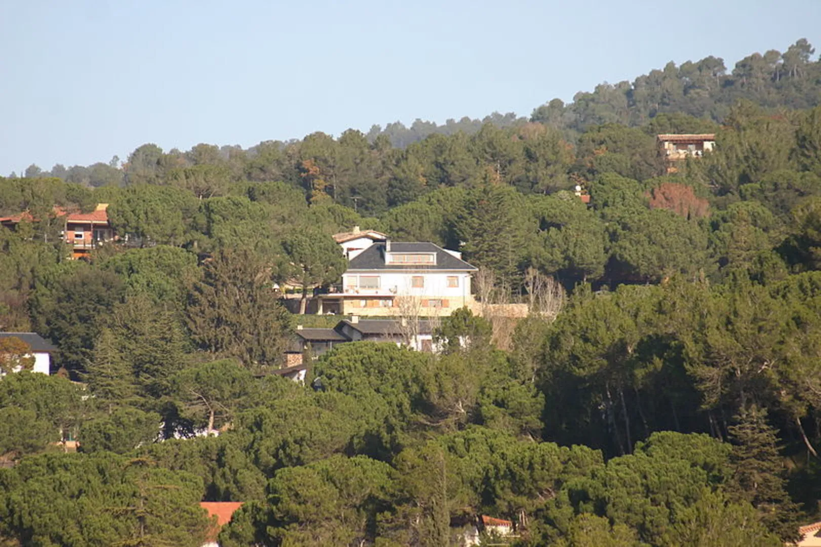 An image depicting the trail Aiguafreda de Dalt PR C 200 and its surrounding area.