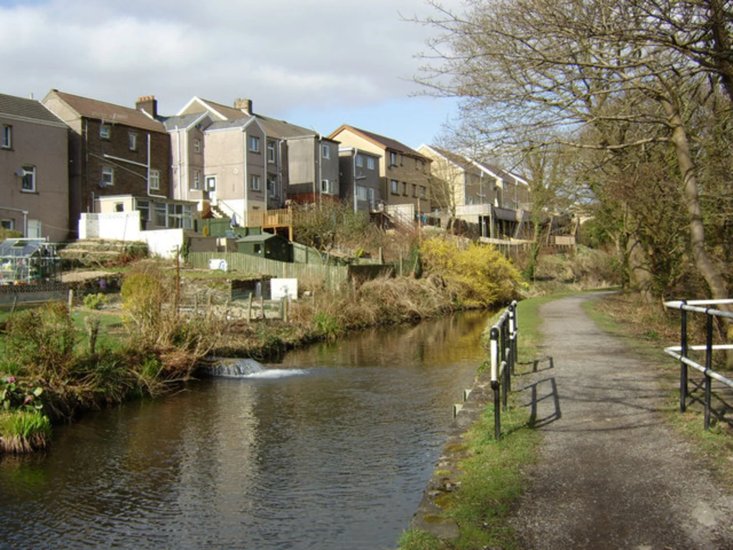 An image depicting the trail Swansea Canal and its surrounding area.
