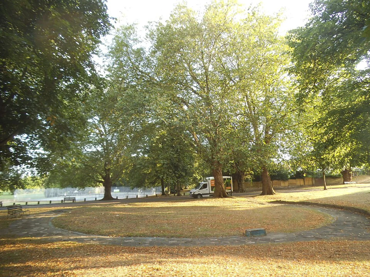 An image depicting the trail New Maiden to River Thames Walk and its surrounding area.