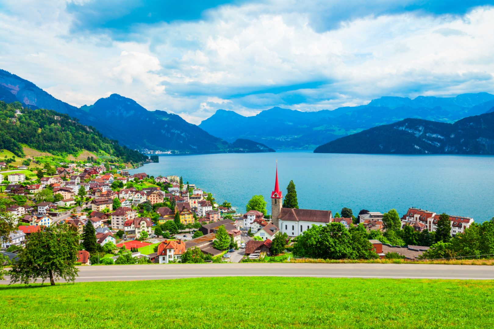 An image depicting the trail Rigi Chestnut Trail - sector Weggis - Vitznau and its surrounding area.