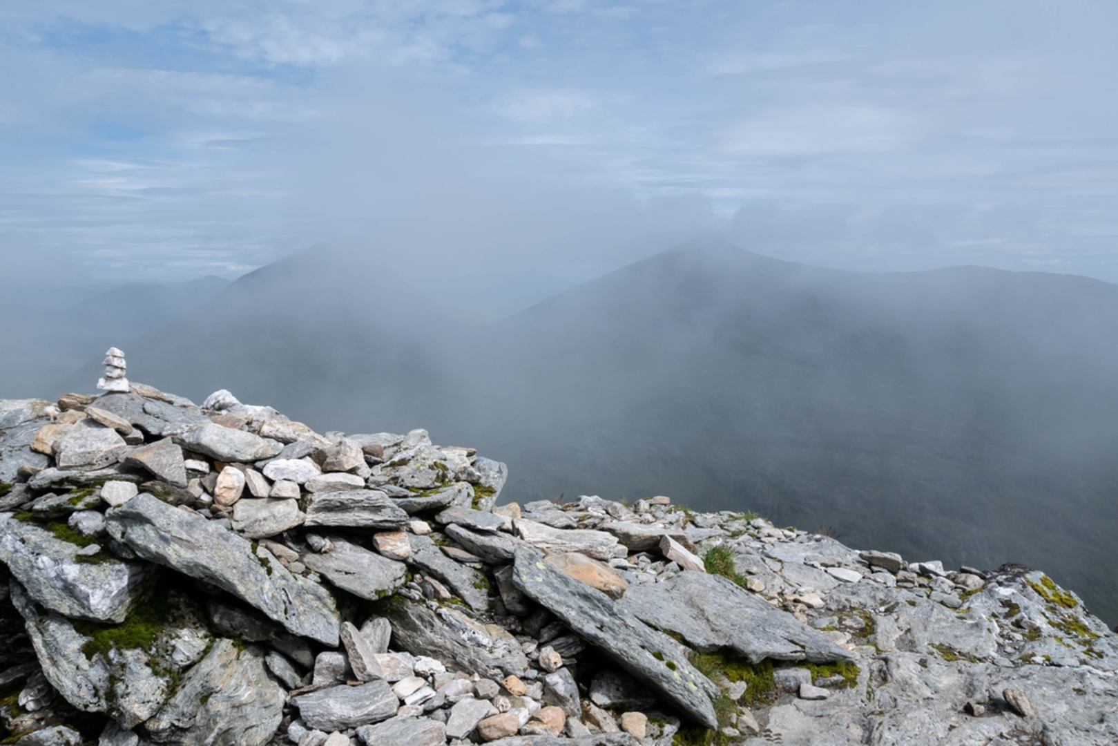 An image depicting the trail Cruach Àrdrain via Inverlochlarig Glen and its surrounding area.