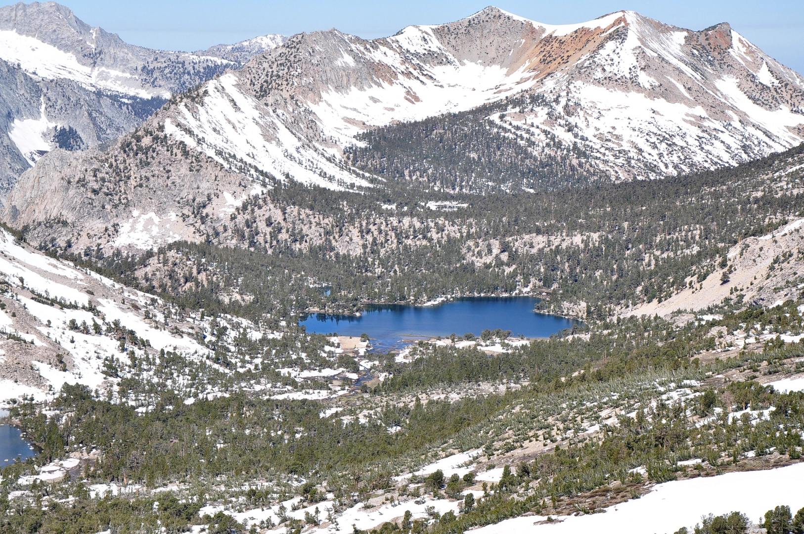 An image depicting the trail Bubbs Creek Trail via BUllfrog Lake and Gilbert Lake and its surrounding area.