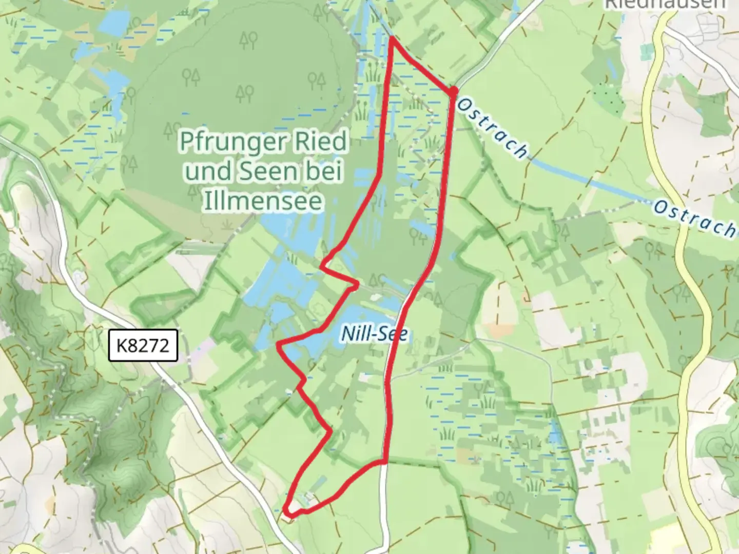 An image depicting the trail Nill See via Weite Wiesen and Moorseen and its surrounding area.