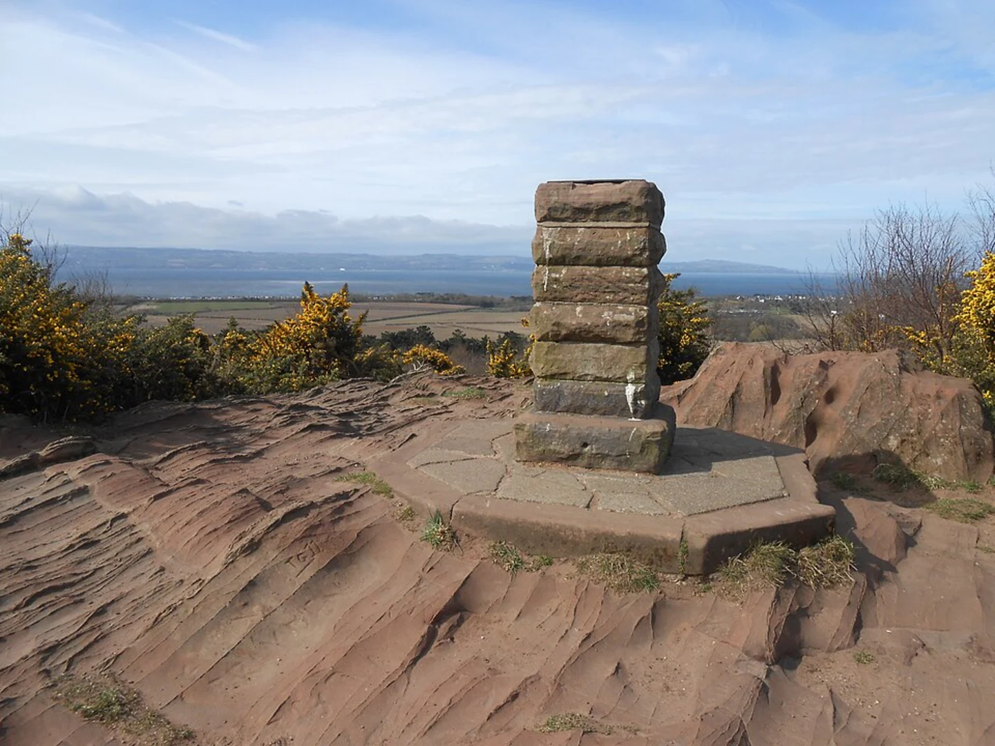 An image depicting the trail Royden Park and Thurstaston Loop and its surrounding area.