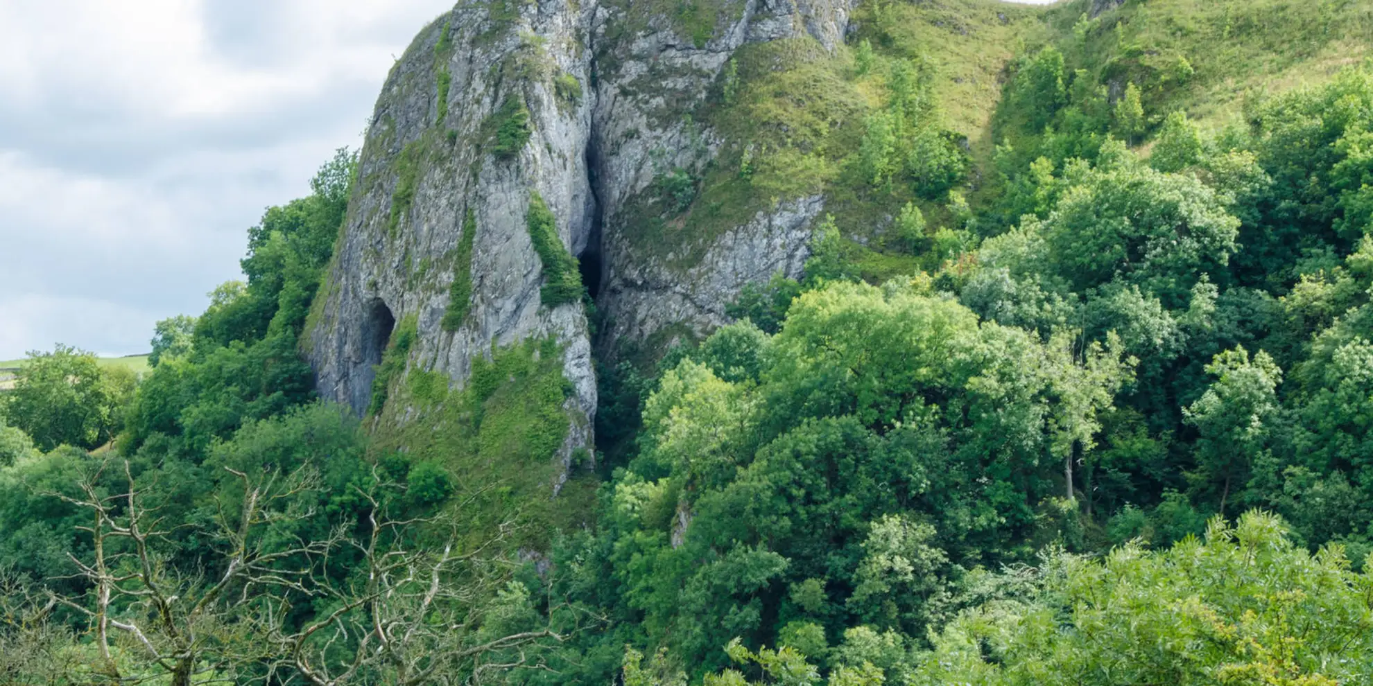 An image depicting the trail Wetton - Wetton Hill - Thor's Cave and its surrounding area.