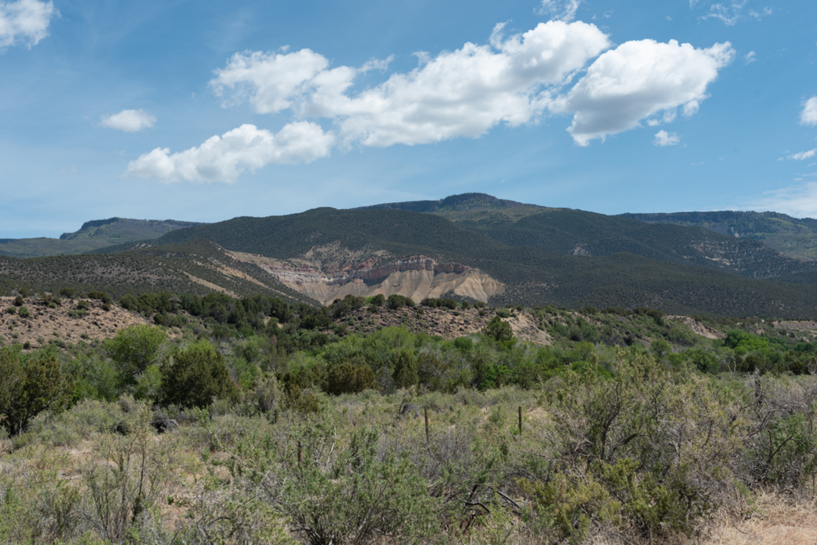 An image depicting the trail Blue Lake via Spring Camp Trail and its surrounding area.