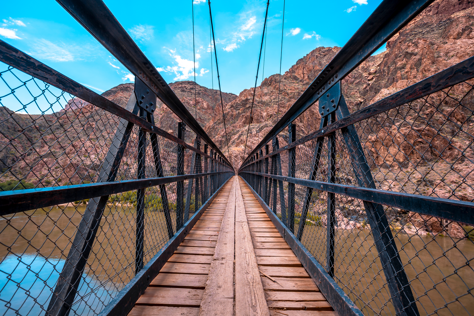 An image depicting the trail Rim to Rim Trail and its surrounding area.
