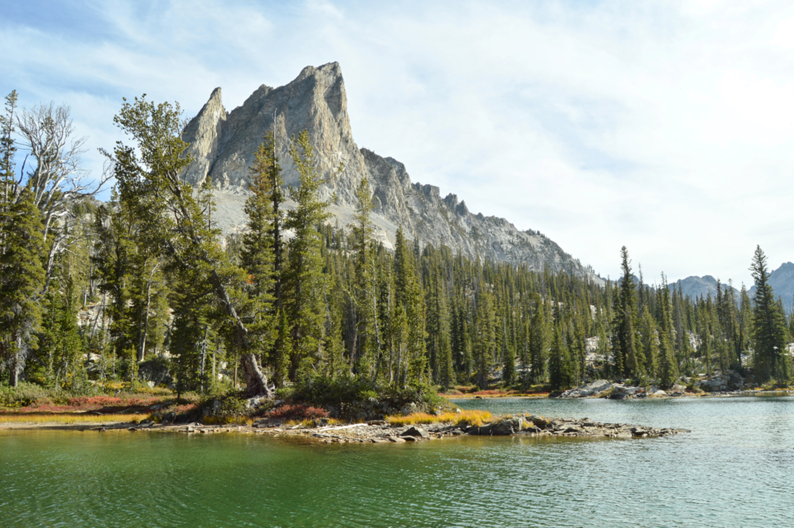 An image depicting the trail Canyon Creek Lakes via Canyon Creek Trail and its surrounding area.