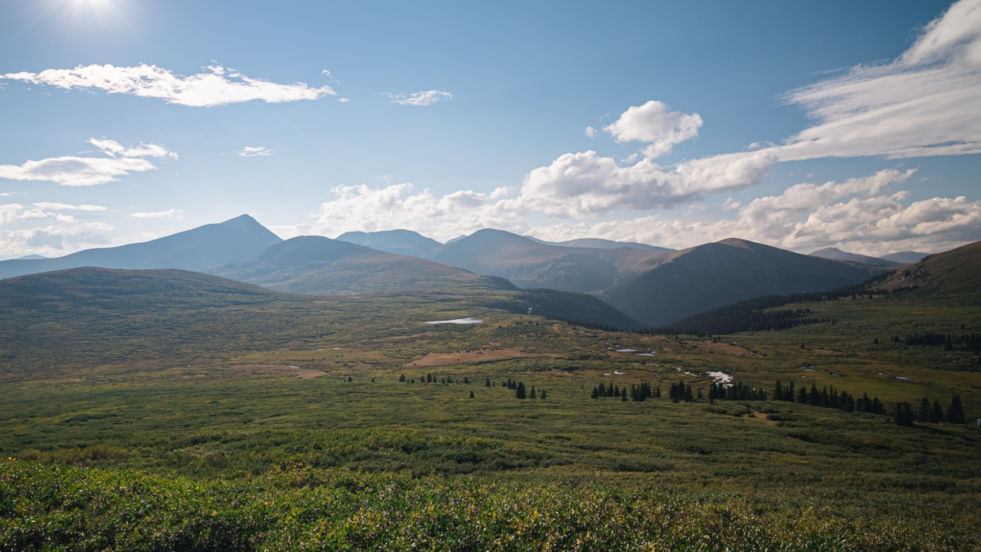 An image depicting the trail Mount Bierstadt and Mount Evans Trail and its surrounding area.